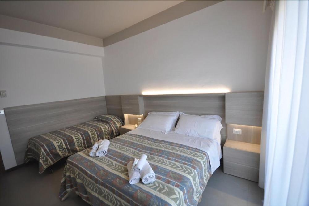 Hotel Alhambra Rimini Buitenkant foto